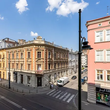 Old Town Apartment *
